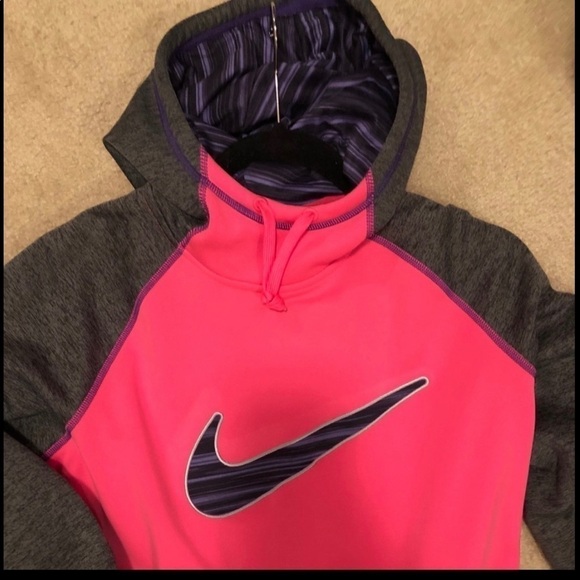 Nike Therma-fit hoodie kangaroo pockets - Picture 2 of 9